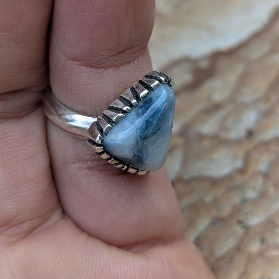 ハンドメイドの入りコン沢リング　 コン沢　シルバーリング