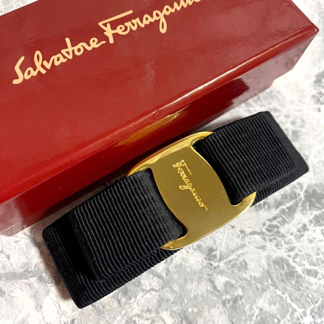 極美品 サルヴァトーレフェラガモ ヴァラリボン バレッタ ブラック