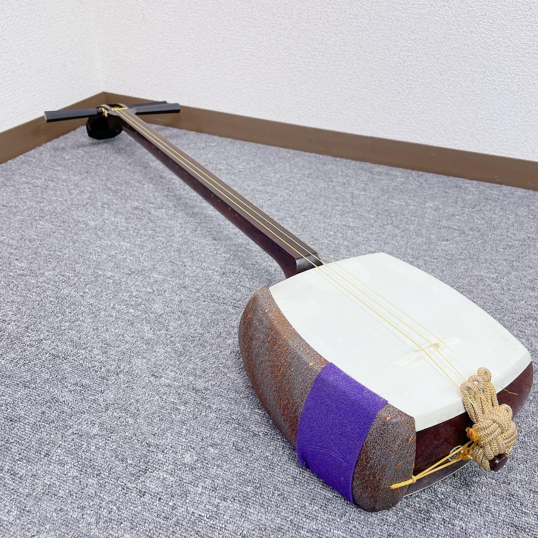 三味線 虎トチ入り紅木 中棹 金細 2枚溝 犬皮 子持ち綾杉胴 和楽器