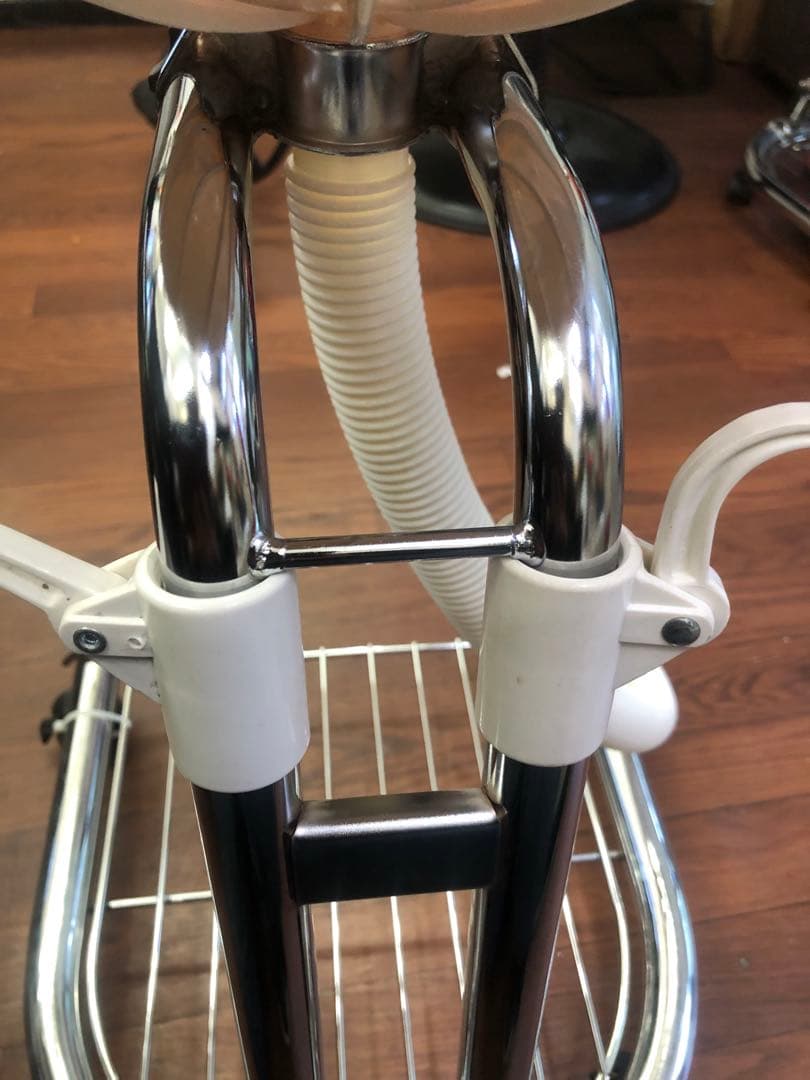 携帯式洗髪台 楽シャン君ホワイト 訪問美容の需要に　 お役に立つ時が来ました