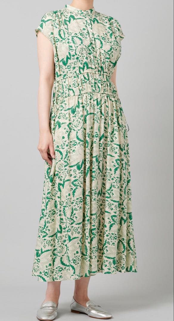 ソレイアード プリントレーヨン ギャザードミディワンピース