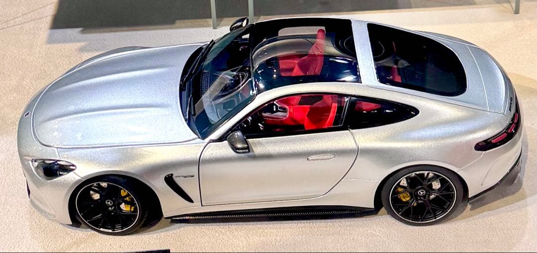 メルセデスAMG GT63 4MATICクーペ ハイテックシルバー 1/18