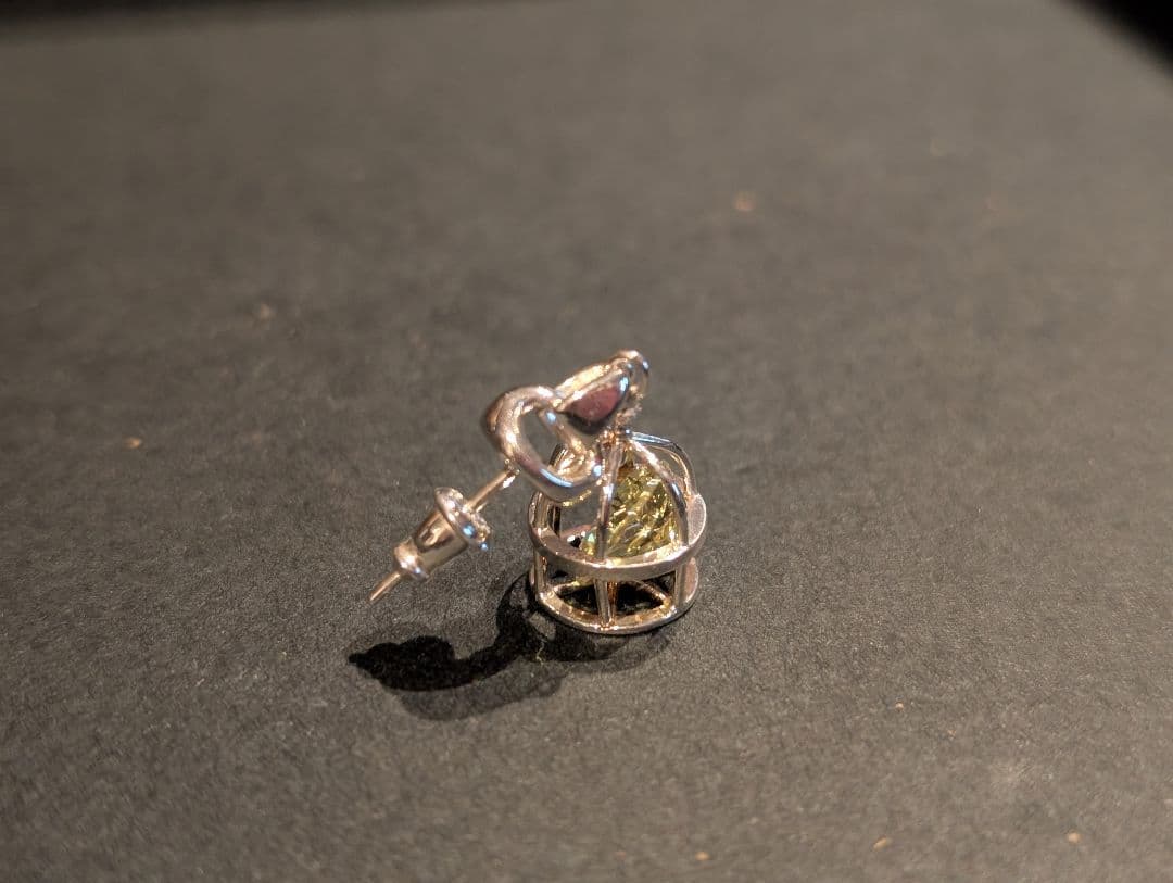 e.m.イーエム　黄色いジルコニアの入った鳥かごのピアス　片耳　SILVER
