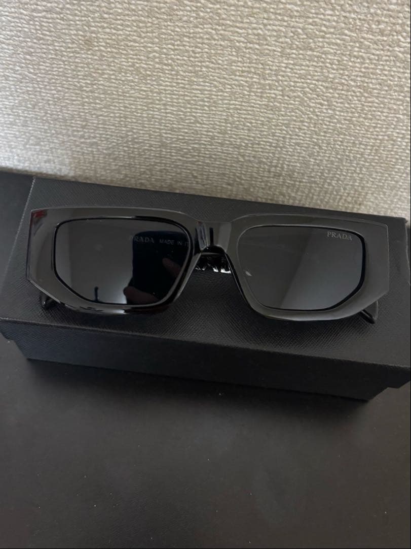 PRADA スクエアサングラス