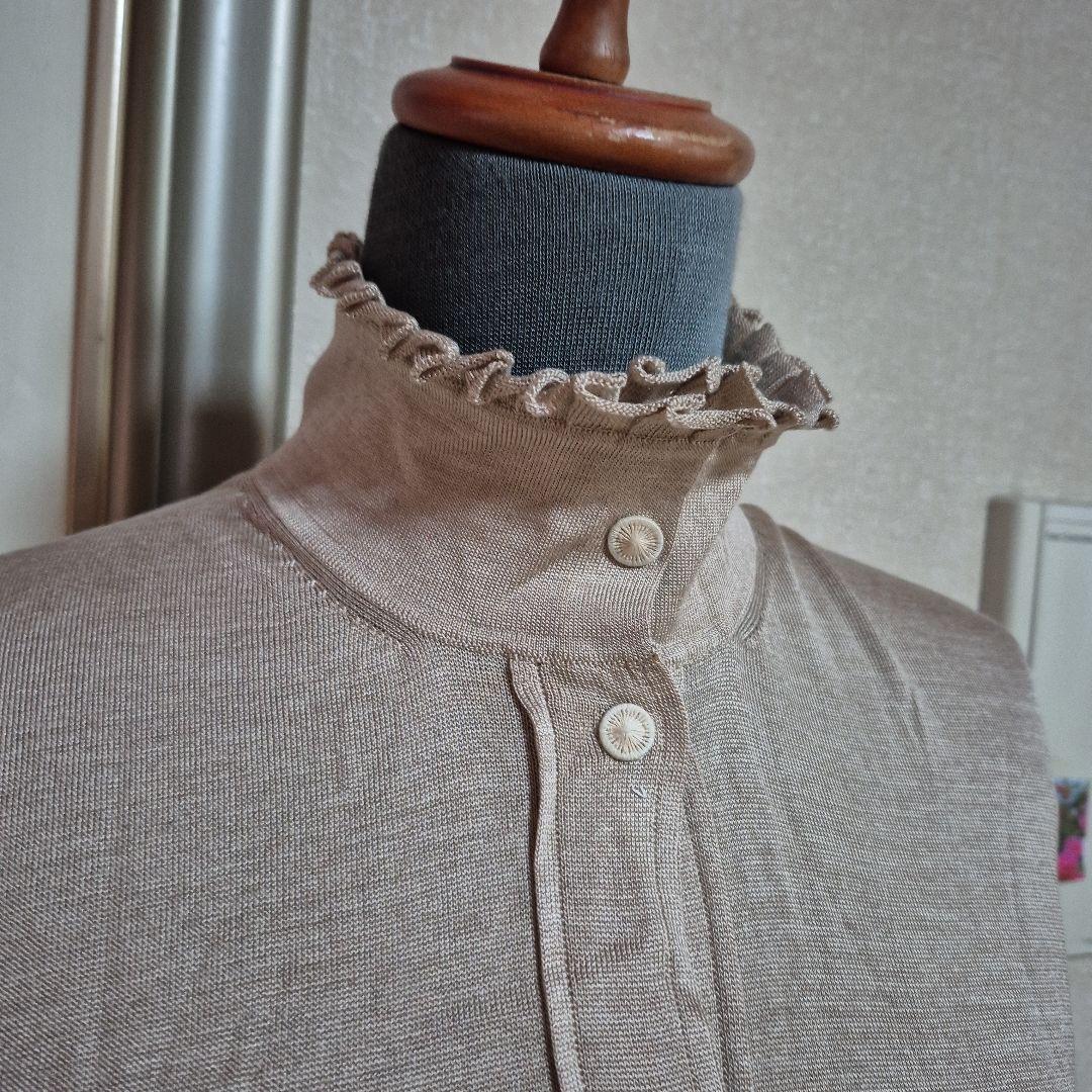 YuさまPringleOF SCOTLANDベージュフリルスタンドカラーシャツ