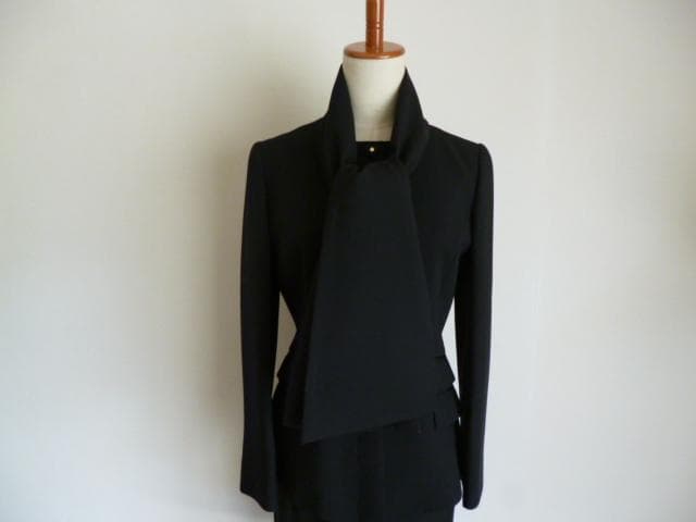 Harrodsハロッズストール付きブラックスーツ （上下別サイズ）