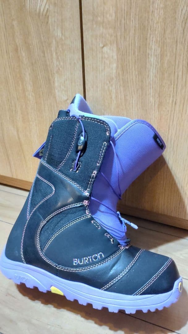 Burton スノーボードブーツ 女性用 黒と紫