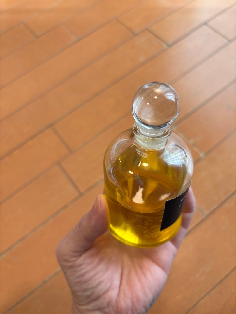 Serge Lutens サマジェステラローズ　ルタンス　釣鐘