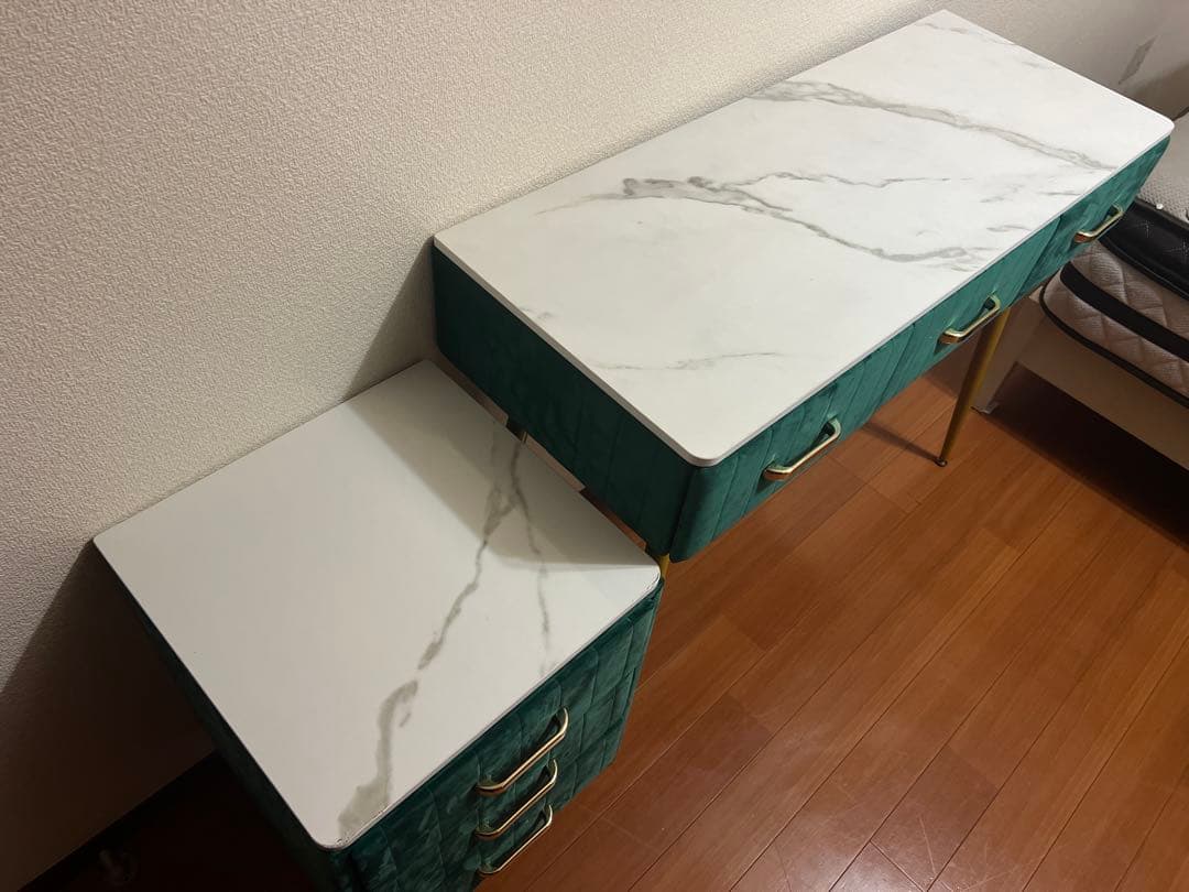 モダンなグリーンのドレッサー＆チェスト セット