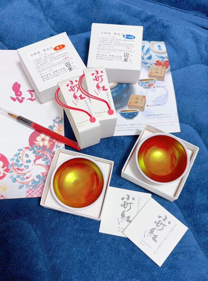 【新品・完品】伊勢半本店 小町紅 2点セット（寒つばき・きく）紅筆・付属品付き