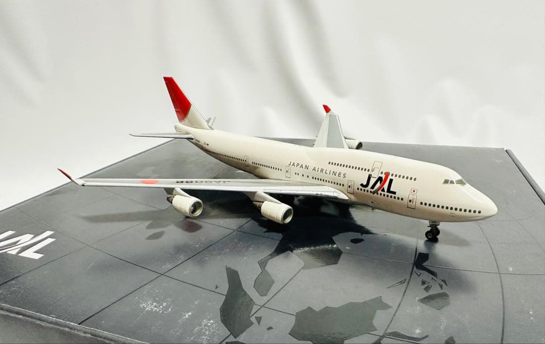 激レア 1/300 JAL 747-400 シリアル番号入りダイキャスト