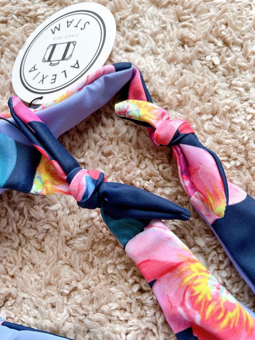 【未使用！タグ付き】ALEXIASTAM ビキニ 水着 セパレート 花柄　白