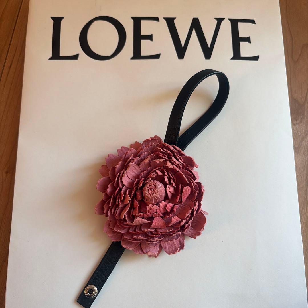 ロエベ 革製 花モチーフ チャーム ピンク フラワー LOEWE