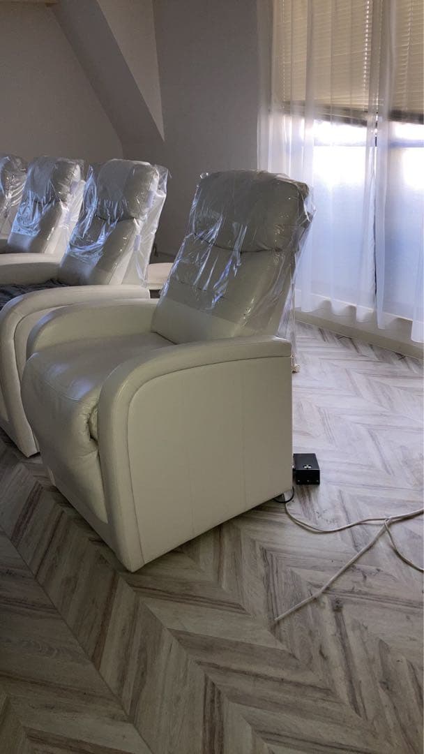 ☆のりせんべいページ☆ホワイト電動リクライニングソファ