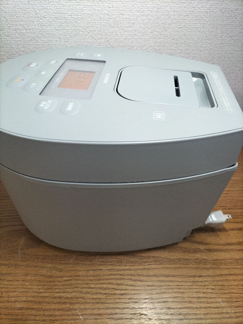 美品　アイリス IH炊飯器 5.5合炊 RC-IL50-G 2024年製