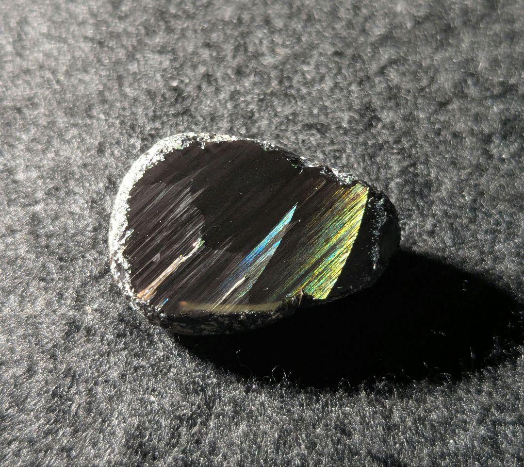 ※特級品【研磨品】十勝石玲瓏　北海道産レインボーオブシディアン　十勝石　玲瓏石