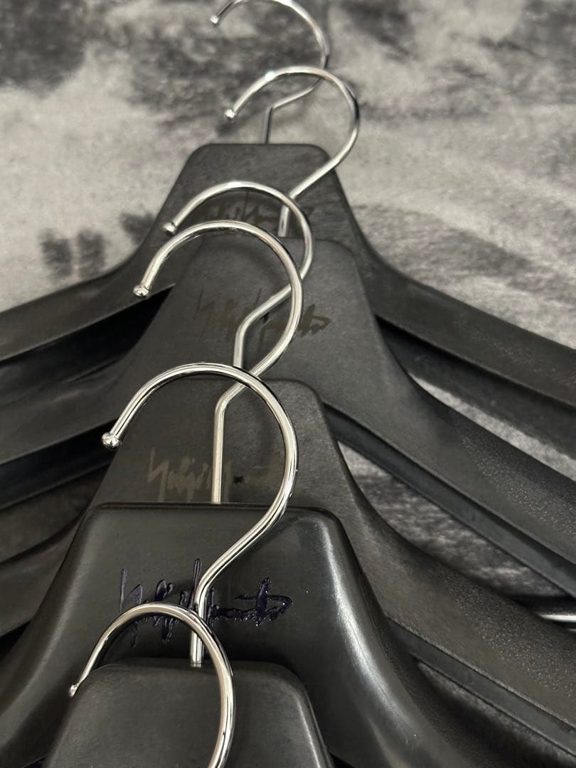 ヨウジヤマモトのロゴ入りハンガー x11本セット