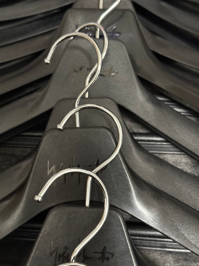 ヨウジヤマモトのロゴ入りハンガー x11本セット