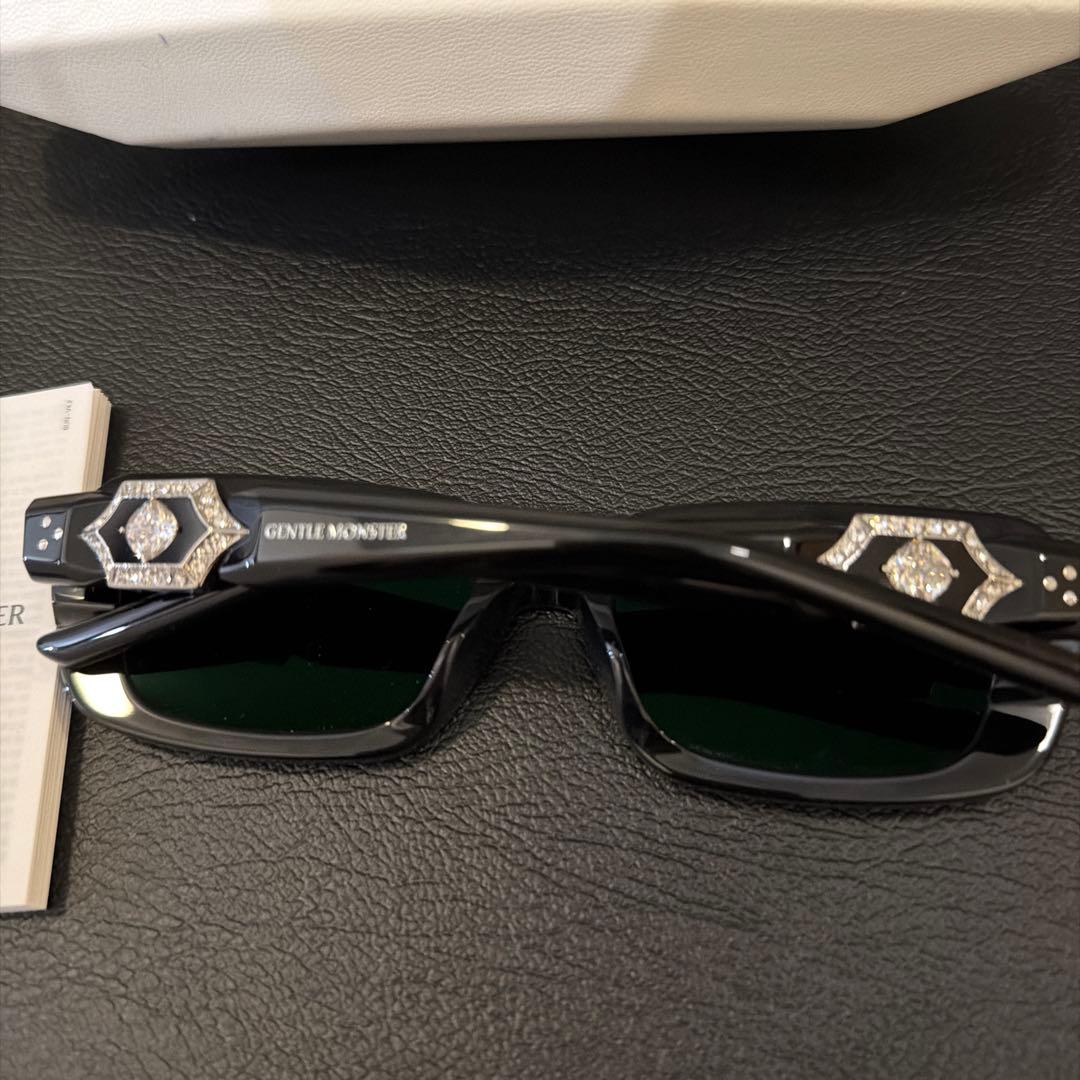 GENTLE MONSTER 装飾付きサングラス　UAE エミレーツモール購入