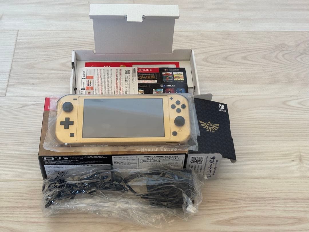 【美品】Nintendo Switch Lite Hyrule Edition