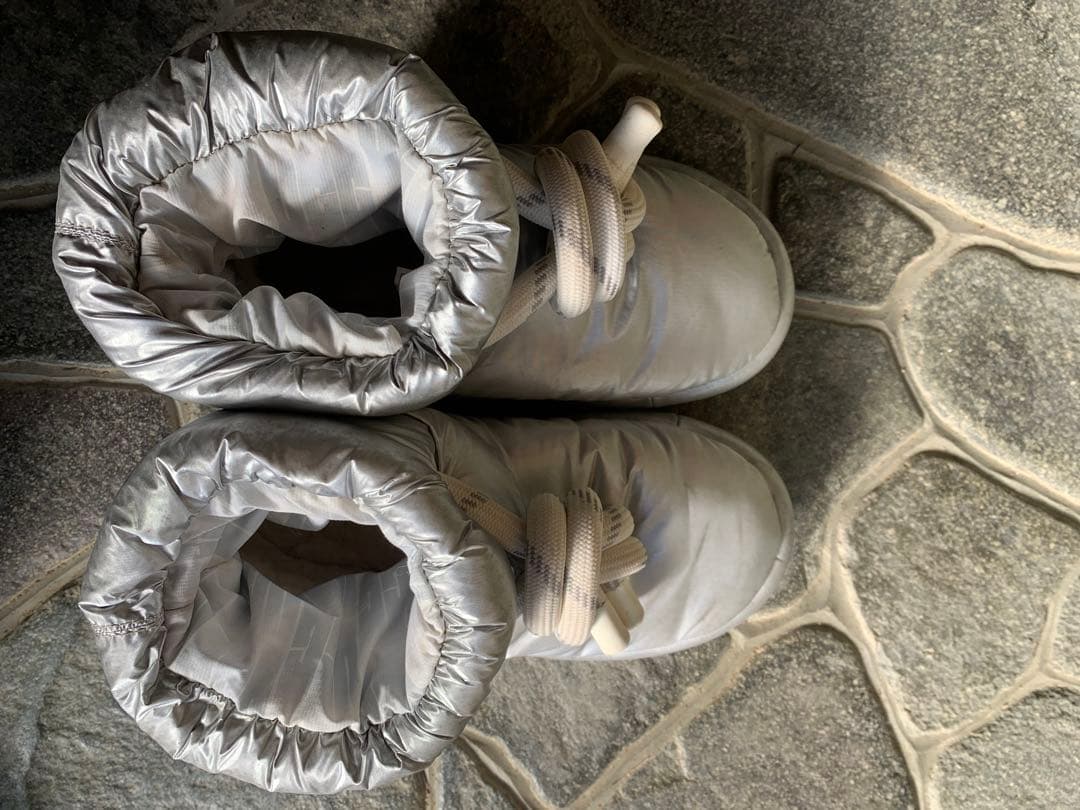 UGGシルバー ナイロン ムートンブーツ