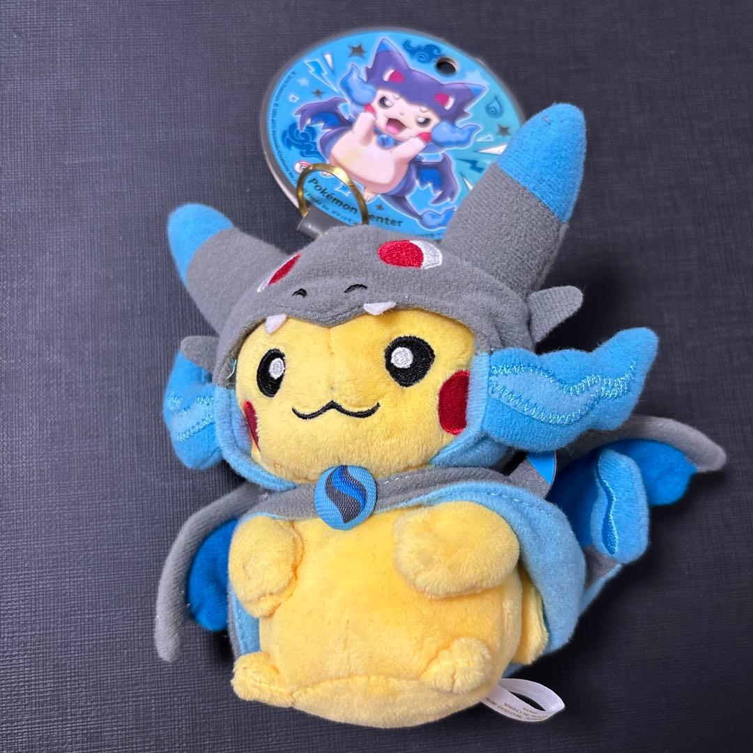 ポケモンセンター限定　メガリザードンのポンチョを着たピカチュウ マスコット