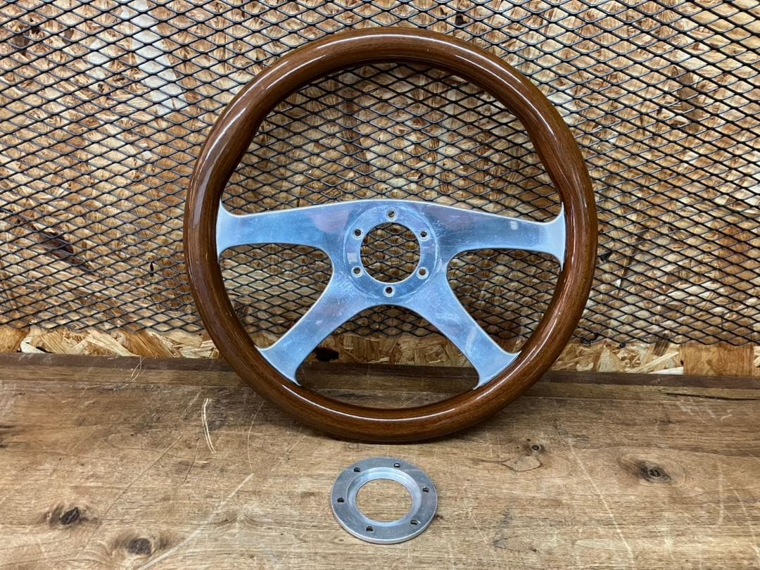 MOMO★ウッドステアリング★レトロ★旧車