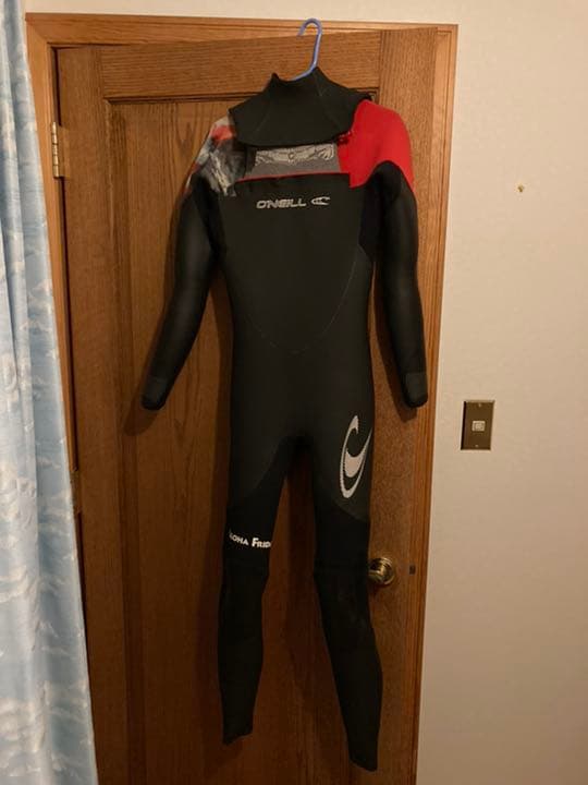 暖かさと動きやすさとカッコ良さの揃ったウエットスーツ！！