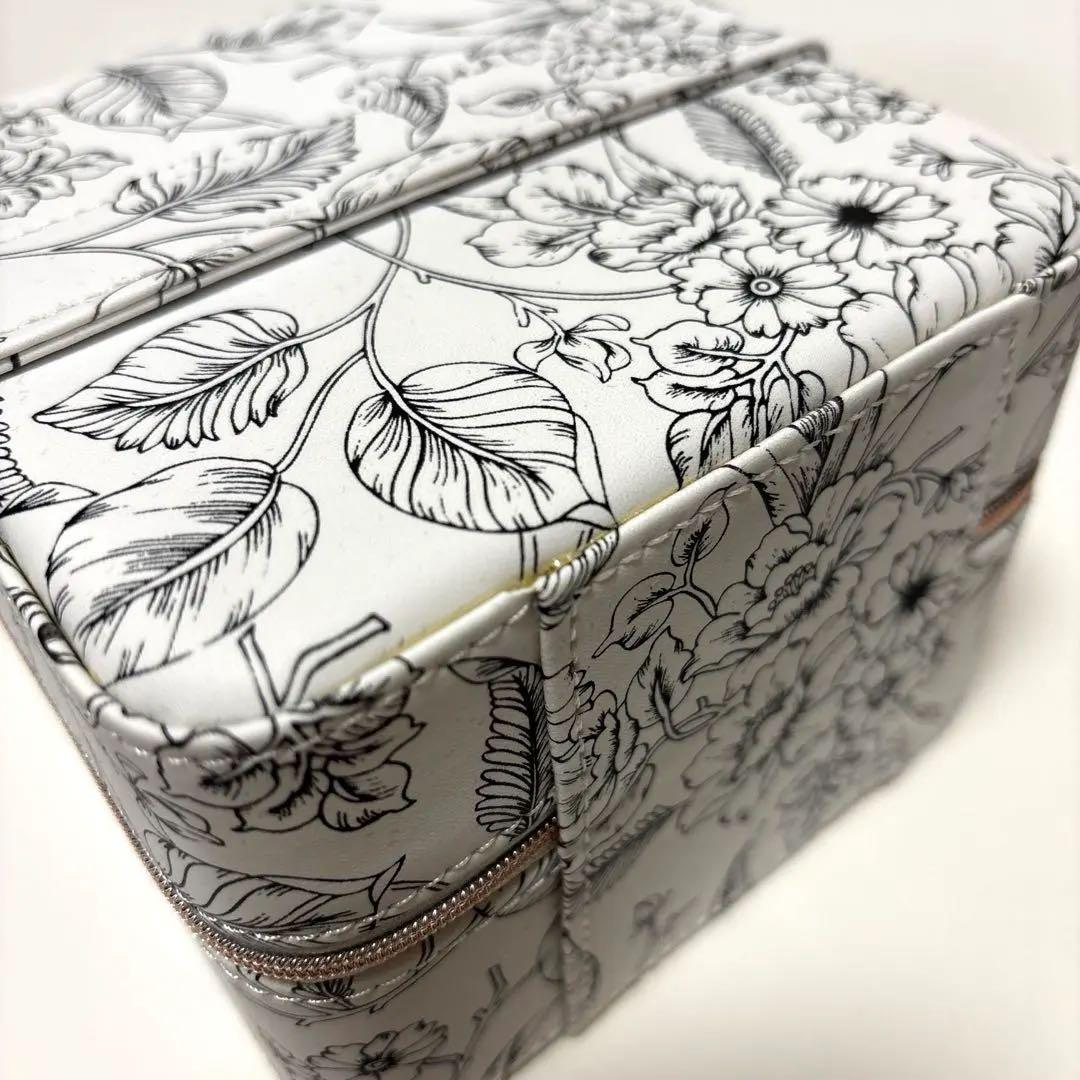 新品未使用　ドテラ　花柄　バニティケース　オイル収納　限定品