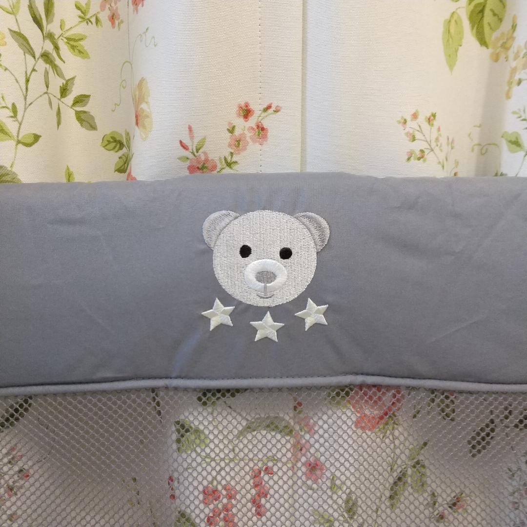Aprica/アップリカ/ココネルエアー/ベビーベッド/グレーベアー/刺繍