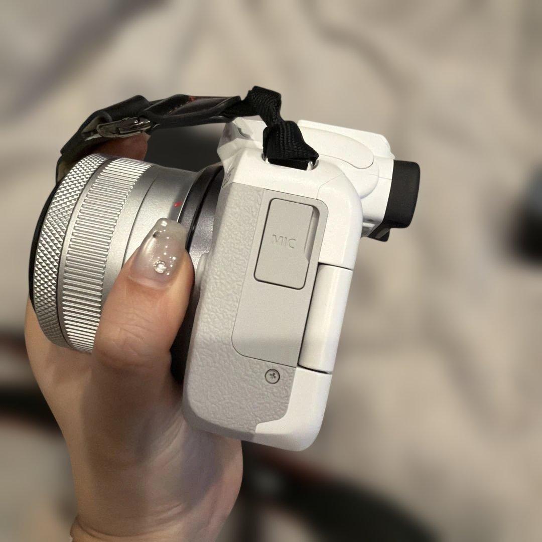 Canon EOS R50 ミラーレス レンズキット ホワイト 美品 おまけ付