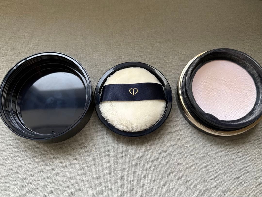 クレドポーボーテ プードルトランスパラントn 1ライト フェースパウダー