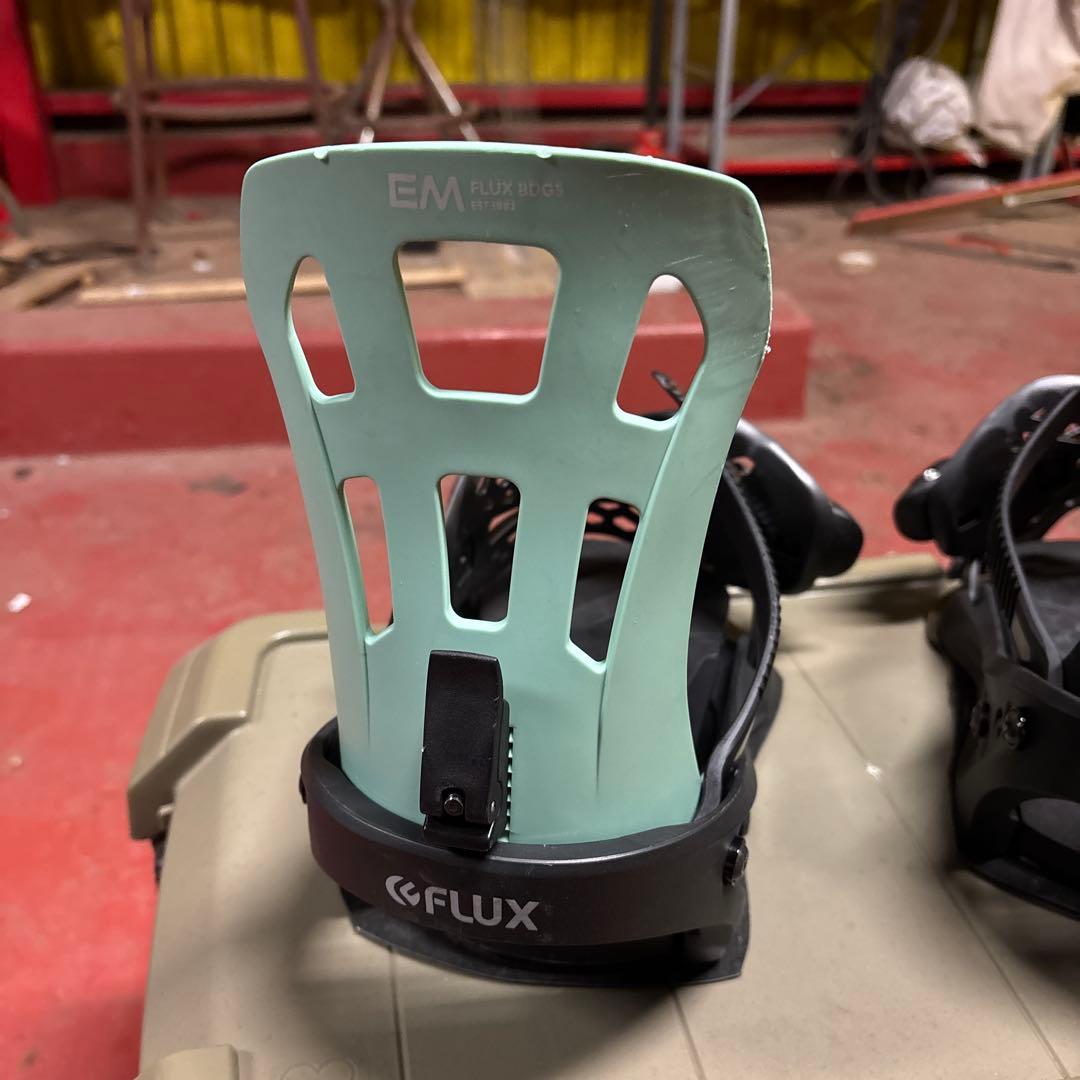 FLUX EM 2023 スノーボードビンディング ブラック/ミント