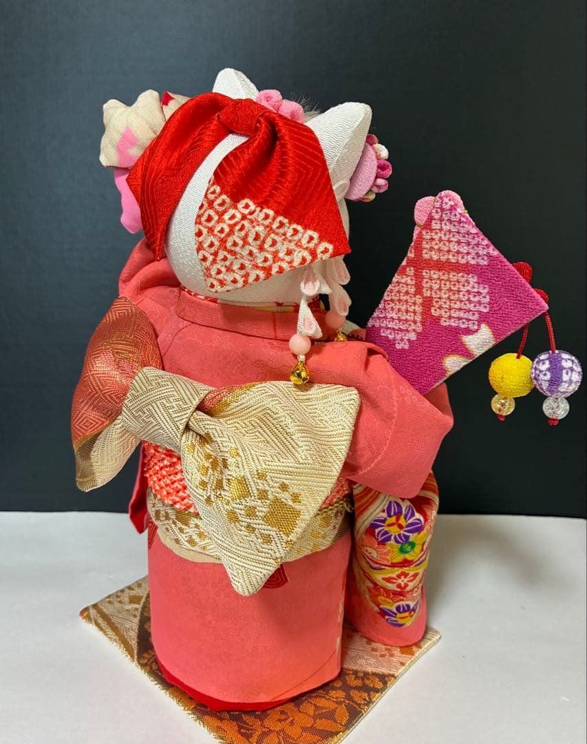 【ねこの創作人形】ちりめん細工　縮緬細工　招き猫　まねき猫　和風猫　寒牡丹