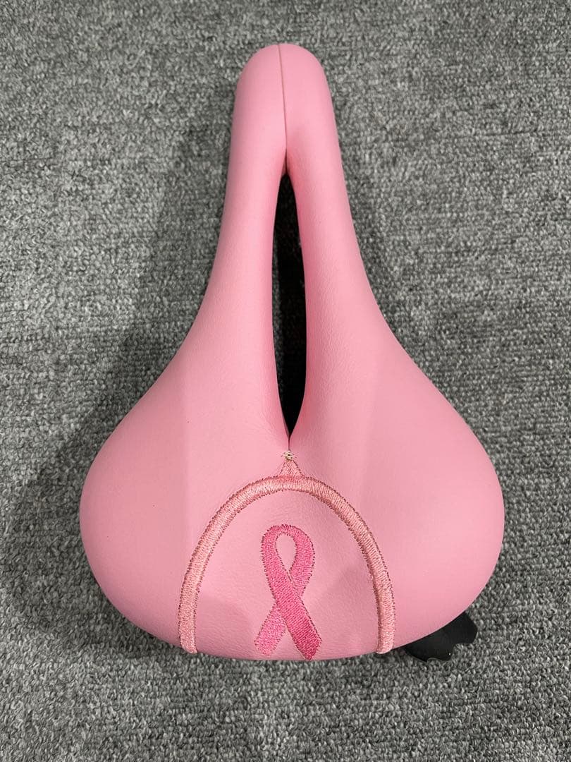 ピンクリボンロードバイクサドル、バーテープ、ボトルケージ3点セット