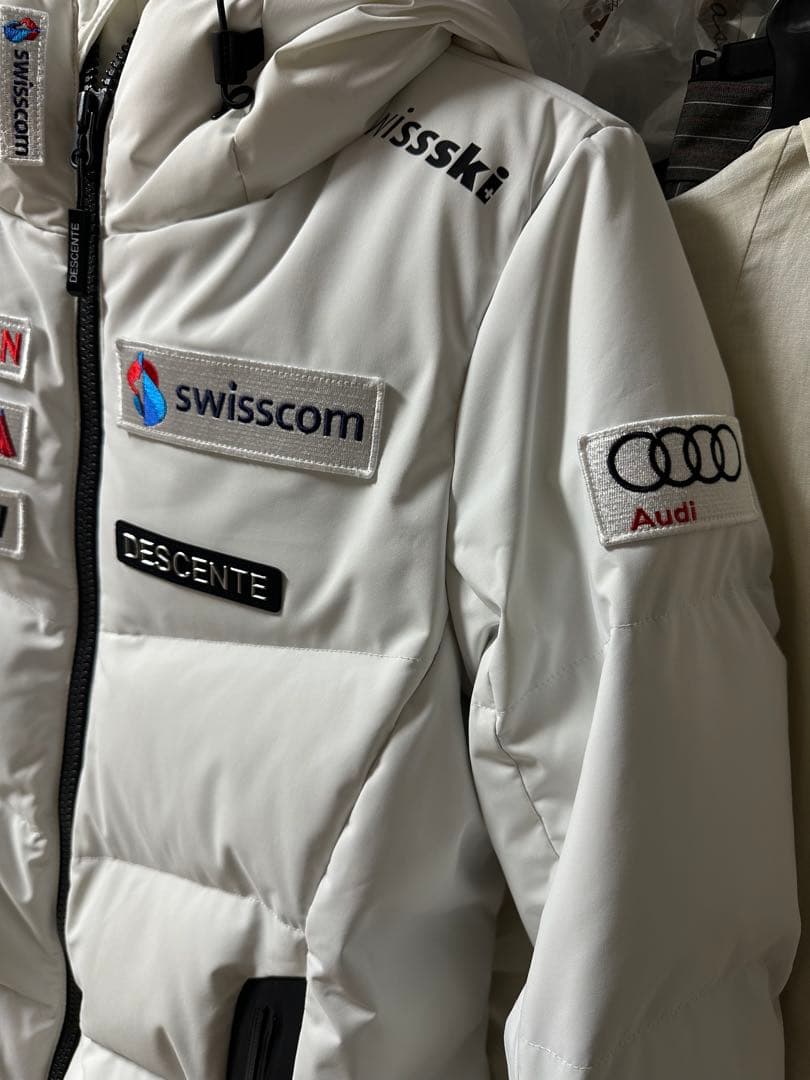 正美品DESCENTE ホワイト スキーウェアダウン