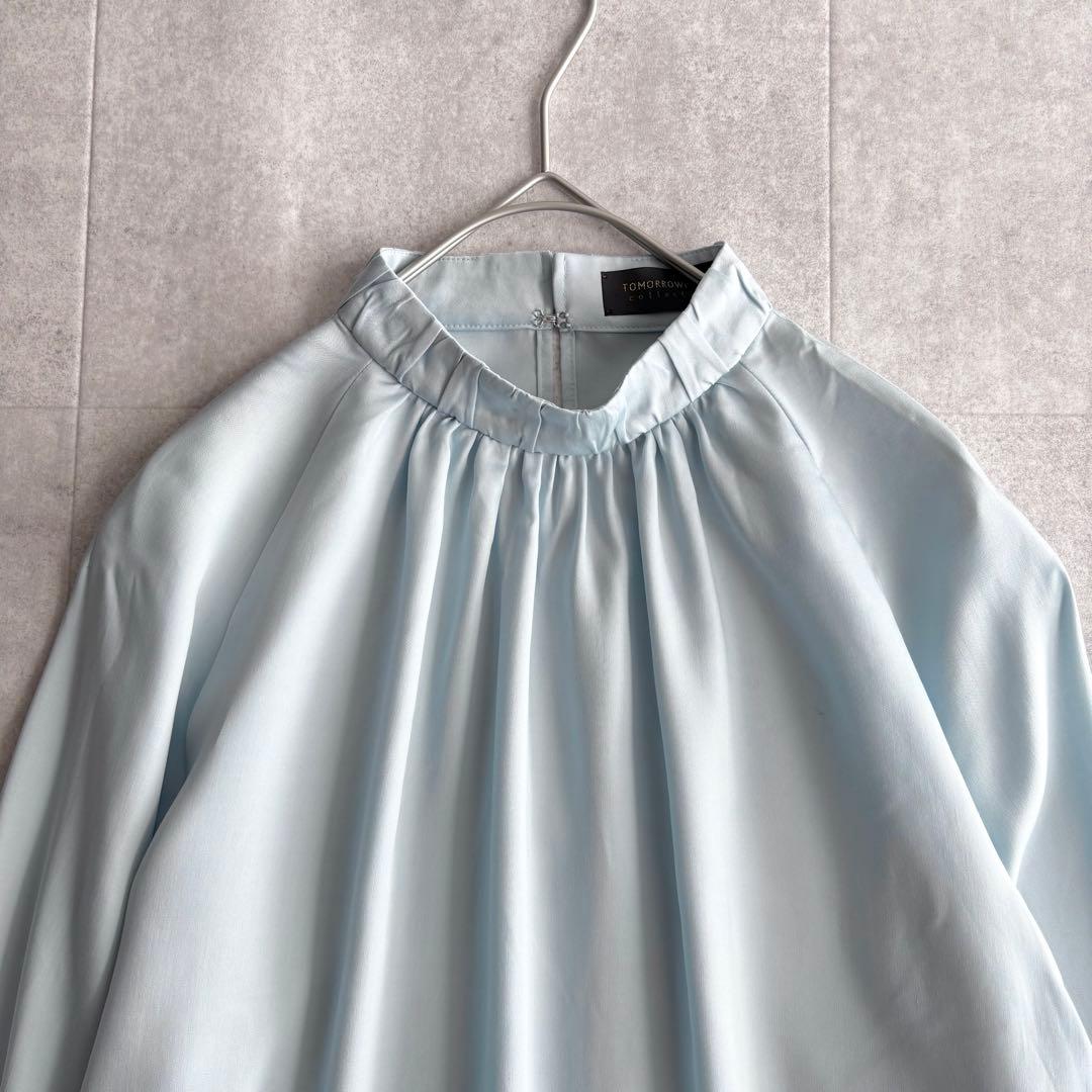 2024✨トゥモローランド ウォッシャブルサテン スタンドギャザーカラーブラウス