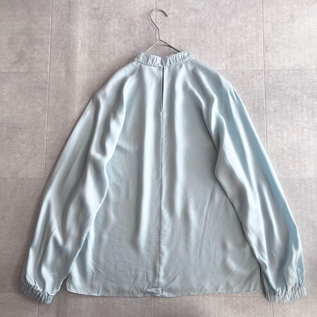 2024✨トゥモローランド ウォッシャブルサテン スタンドギャザーカラーブラウス