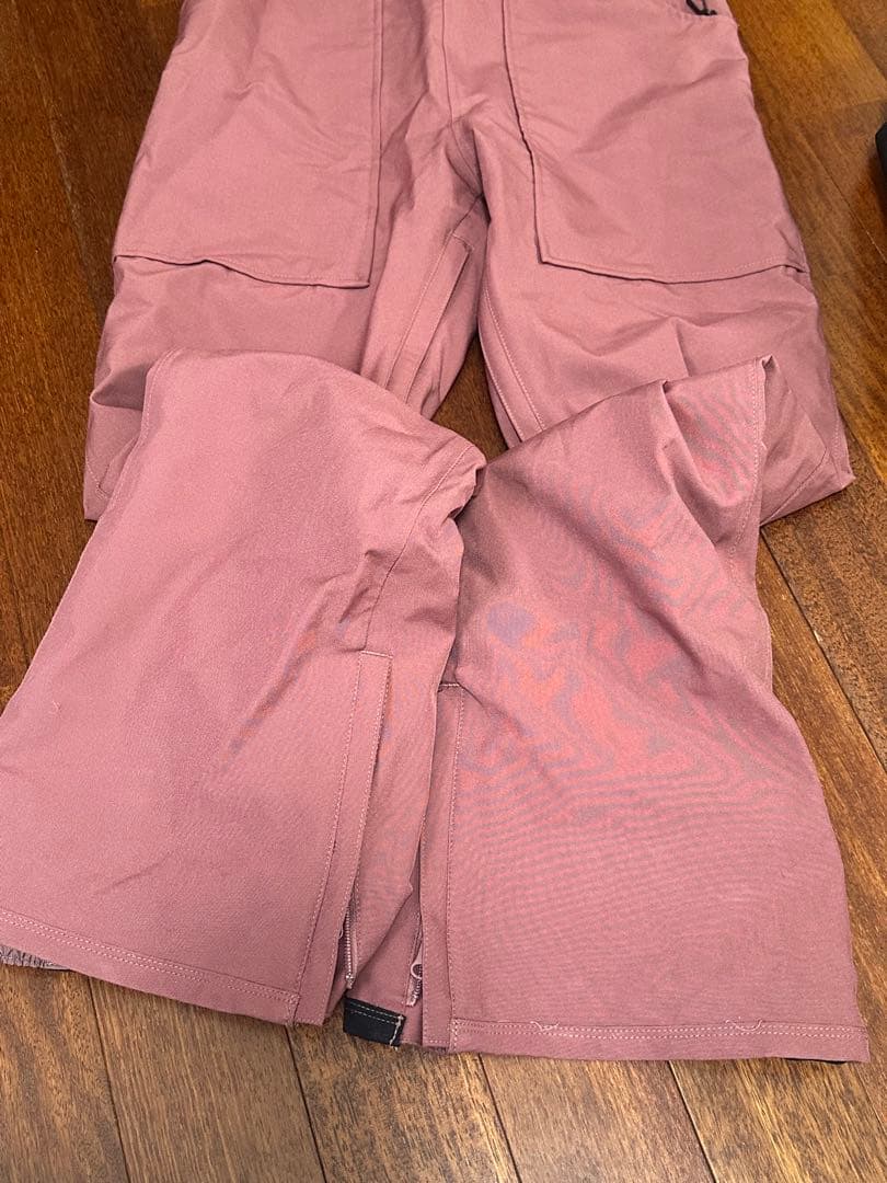 売り切りセール中！バートン ビブパンツ　ピンク