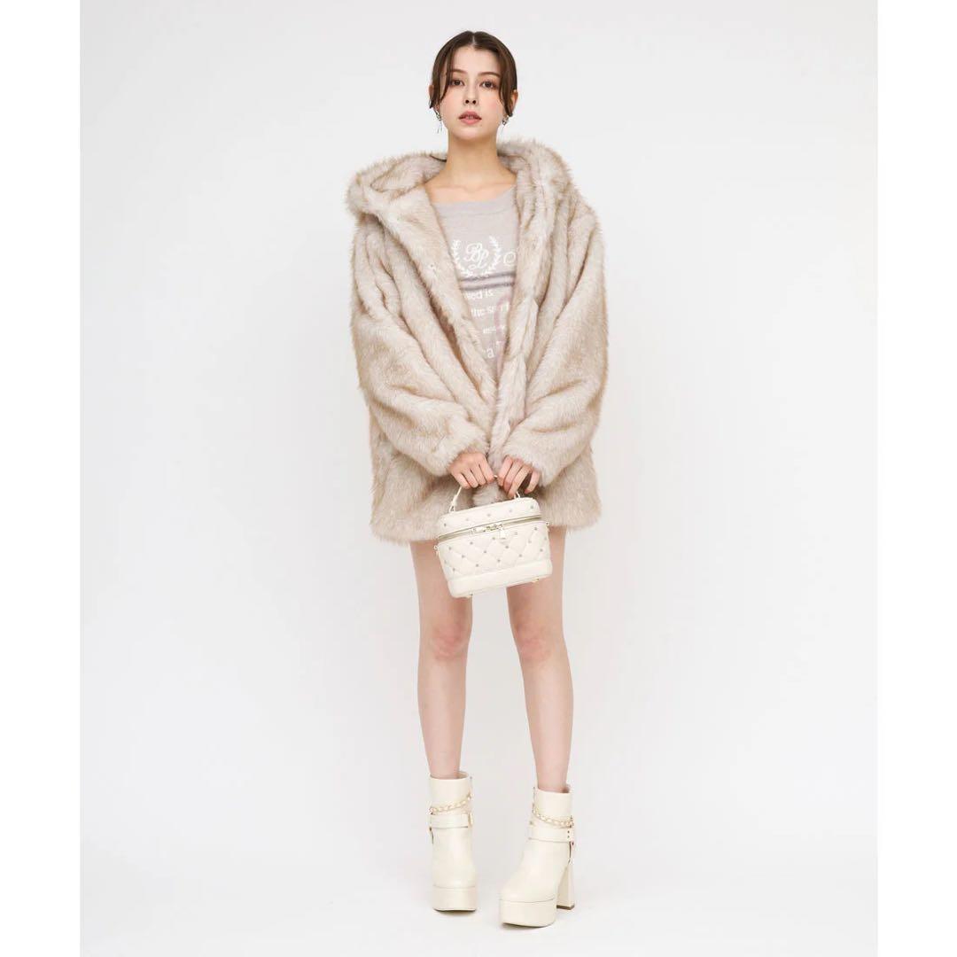 新品タグ付き ロイヤルパーティー フーディーファージャケットコート ベージュ