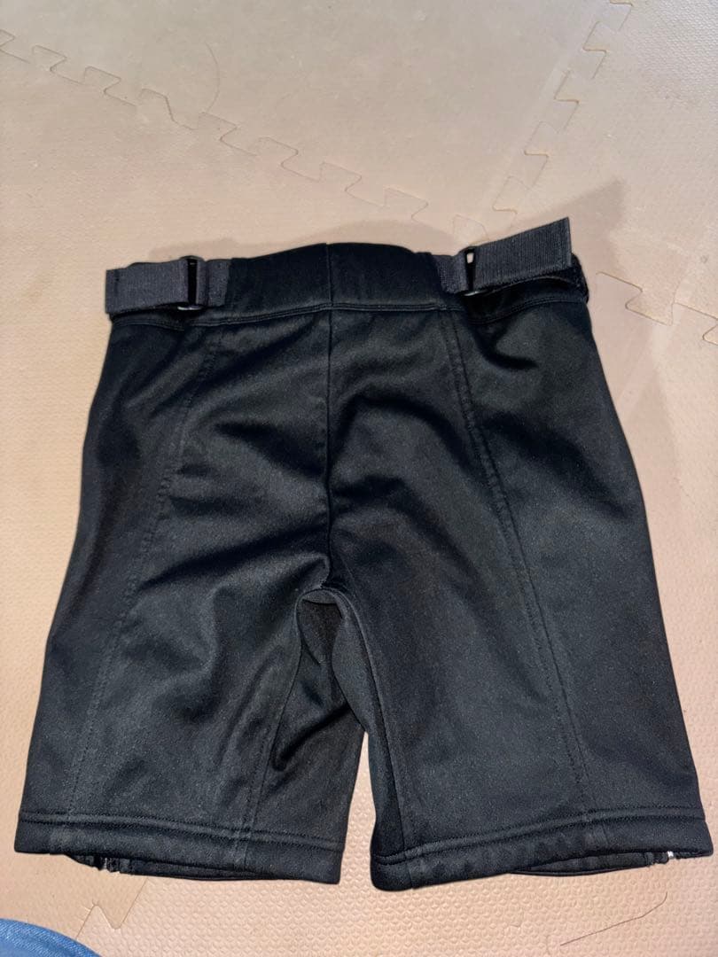 スキー　ハーフパンツ　140 美品　黒×白　DESCENTE