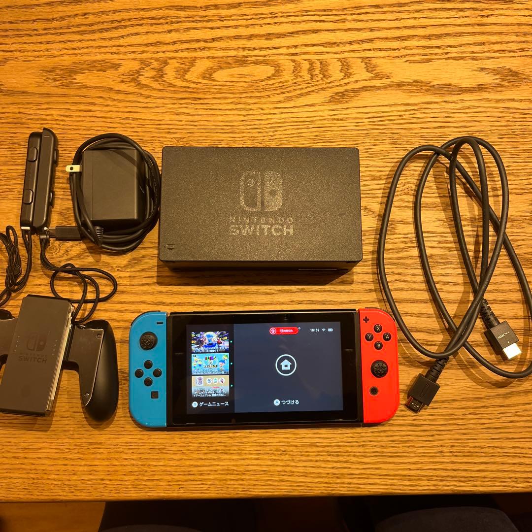 任天堂　Switch 本体　充電器付き
