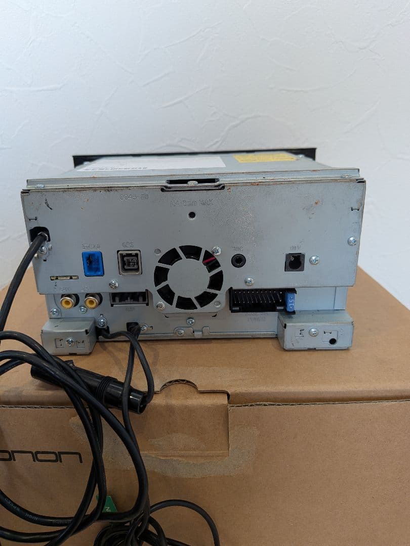 KENWOOD製 カーナビゲーション MDV-D307BTW 7V型ワイド