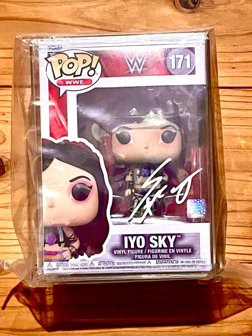 直筆サイン入り　FunkoPop WWE Iyo Sky フィギュア　完売品