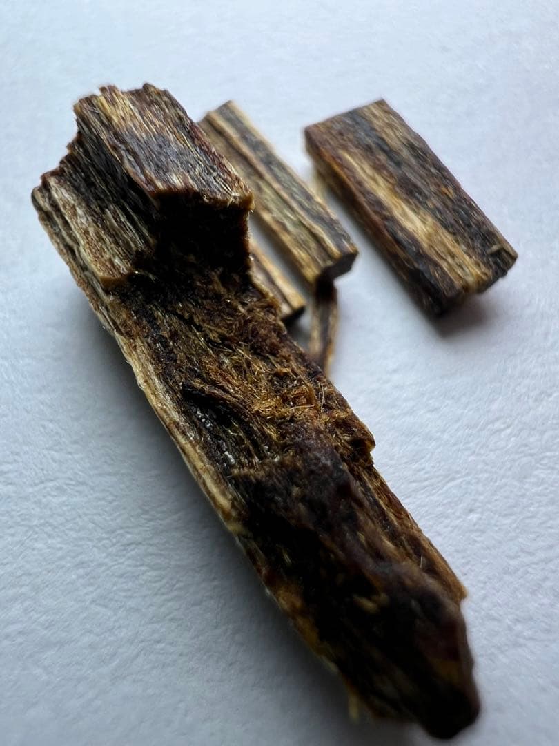 古渡命銘木 百二十種名香　伽羅　銘【染衣】0.235g 香木/お香/沈香/伽羅