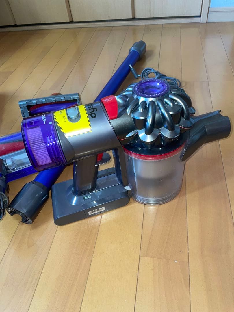 ダイソンV8 SV10Kコードレスクリーナー掃除機dyson