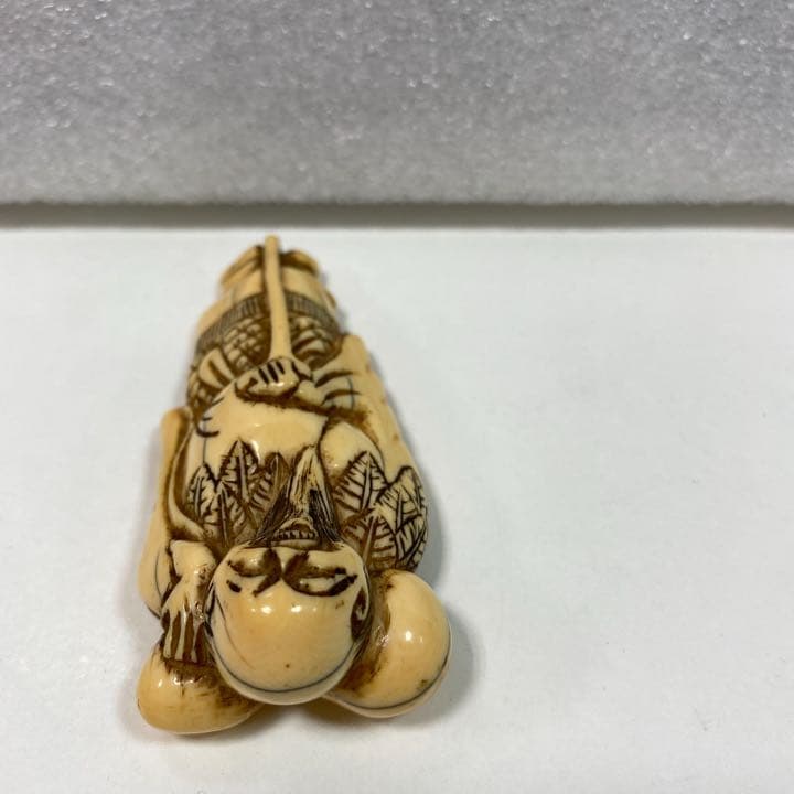 根付　寸法（cm）3.4x2.0x高7.9