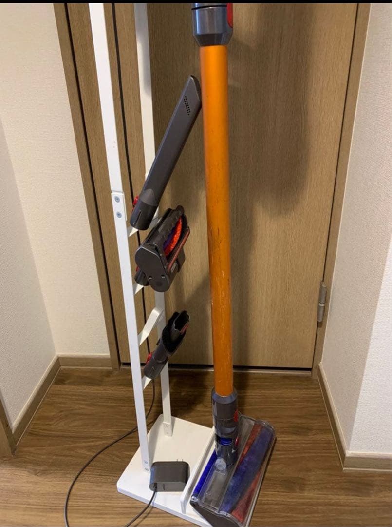 L*O様 【格安・おまけ付】dyson v8 コードレスクリーナー　山崎実業タワ