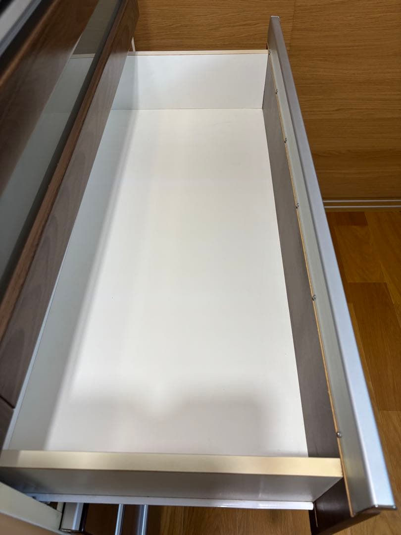 ニトリ　ブラウン木製チェスト 7引き出し ガラス窓付き