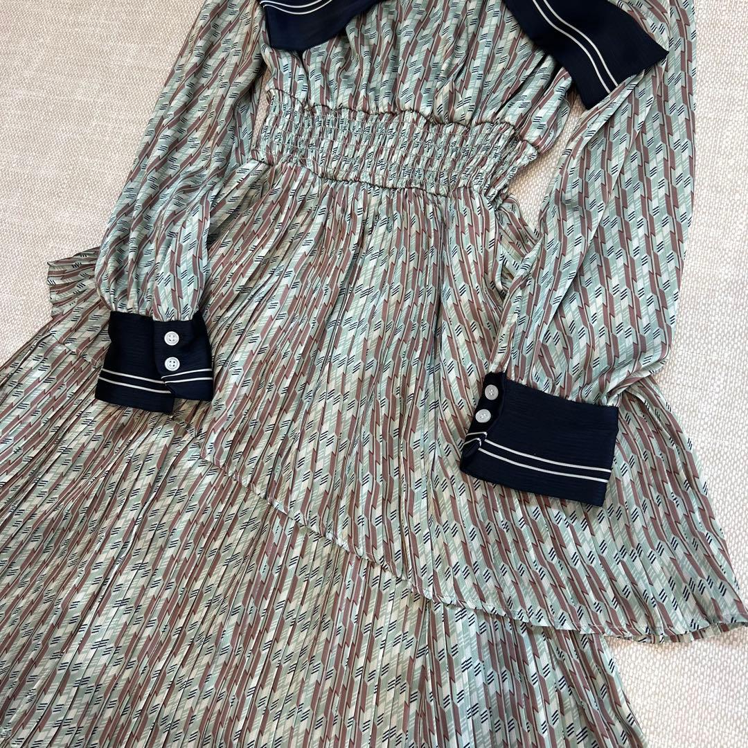 リリーブラウン　LILY BROWN　ボウタイワンピース